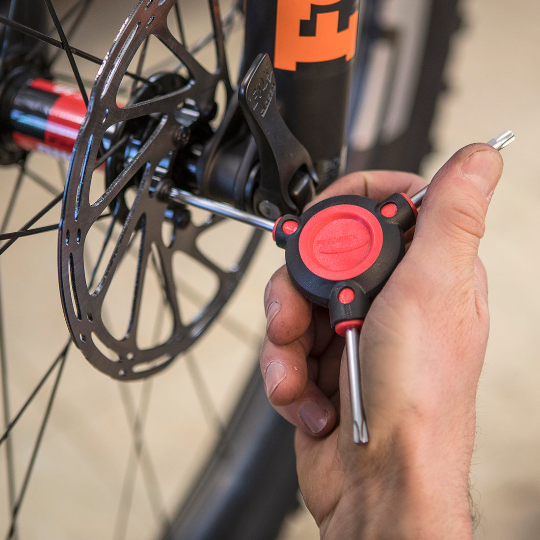 Llave TORX de 3 lados (T25/T26/T27)